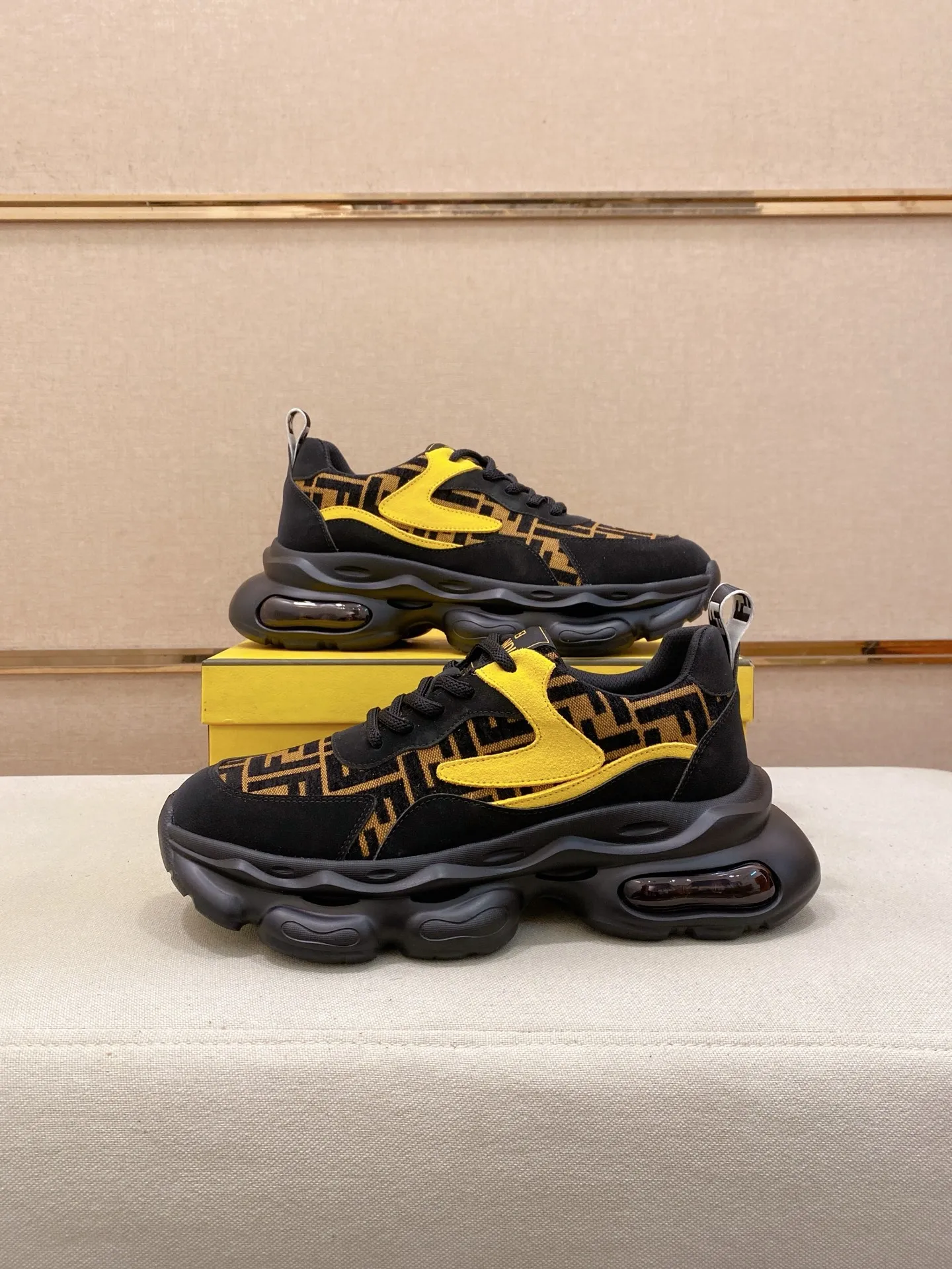 Factory price 442💰 (fendi) New style 👊🏻 upper 🇮🇹 imported cowhide fabric 🇩🇪 lining imported sheepskin lining. The original outsole is molded to highlight the identity of every man, and the upper foot is elegant and stable🚶🏻🚶🏻The high-end custom counters reproduce the original version📯No matter the wind or rain, the shoe last remains unchanged and can withstand the verification of time🔍️,🔵 Size: 38-44